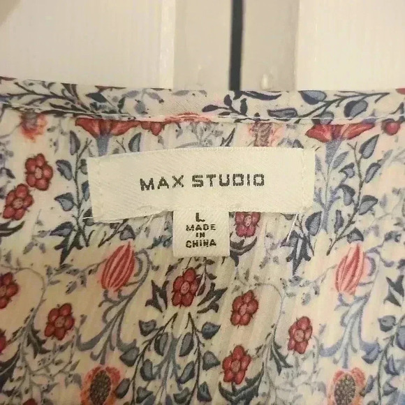 Max Studio: pleated top: bell sleeve: Size large - Picture 2 of 6
